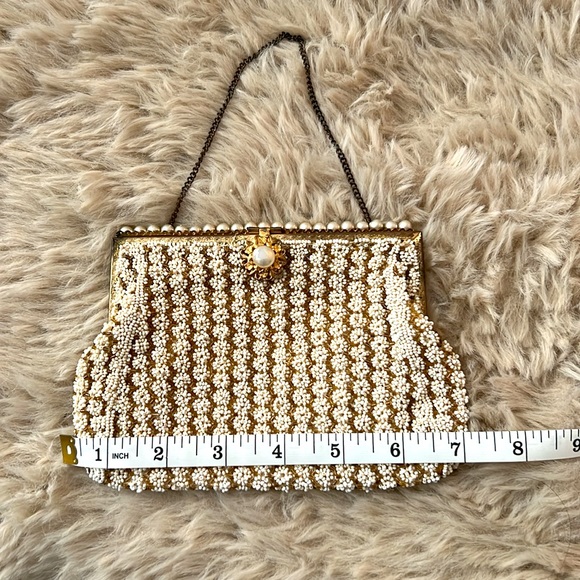 Vintage French micro beaded purse, silk lining, brass chain and closure - Picture 10 of 12